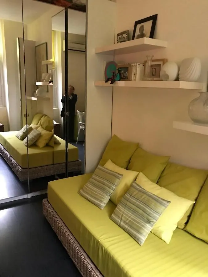 Chambre 1 Personne Avec Terrasse Centre Ville Marseille 3 Nuits Min , Femme Uniquement